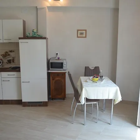 Stella Maris With Garden Apartment *