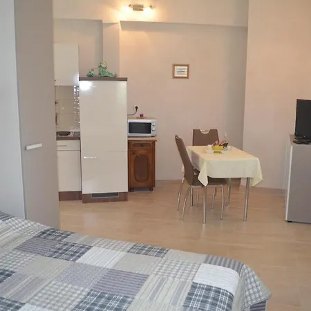 Apartment Stella Maris With Garden